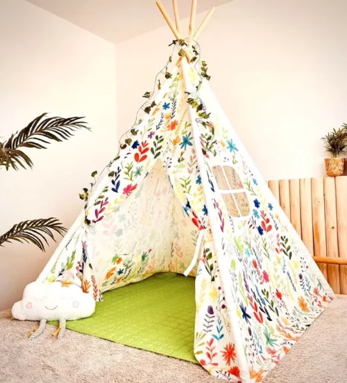 tipi-fille-jardin-fleuri